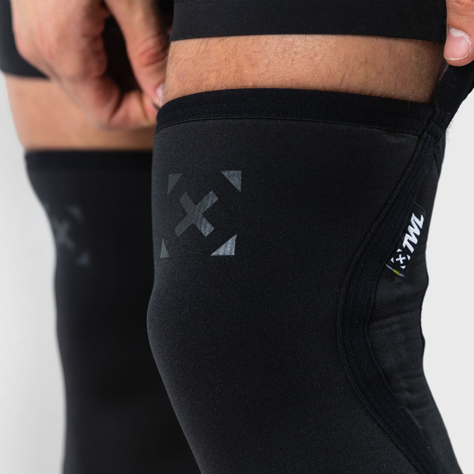 Under armour best sale knee compression sleeve